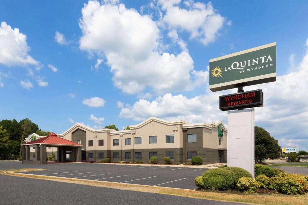 La Quinta Inn & Suites by Wyndham Decatur Main image