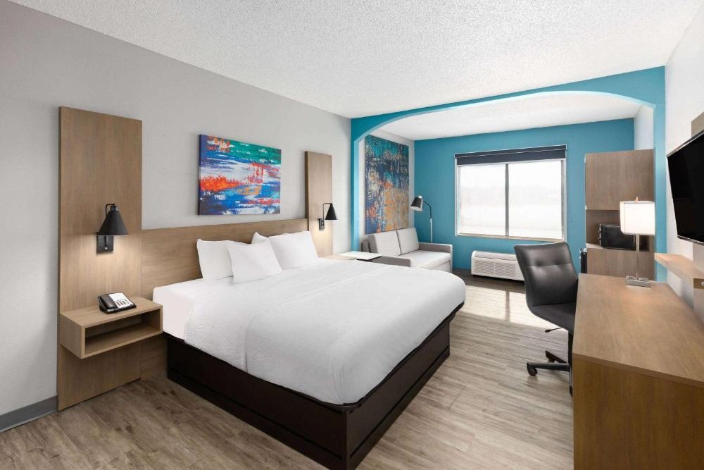 La Quinta Inn & Suites by Wyndham Decatur